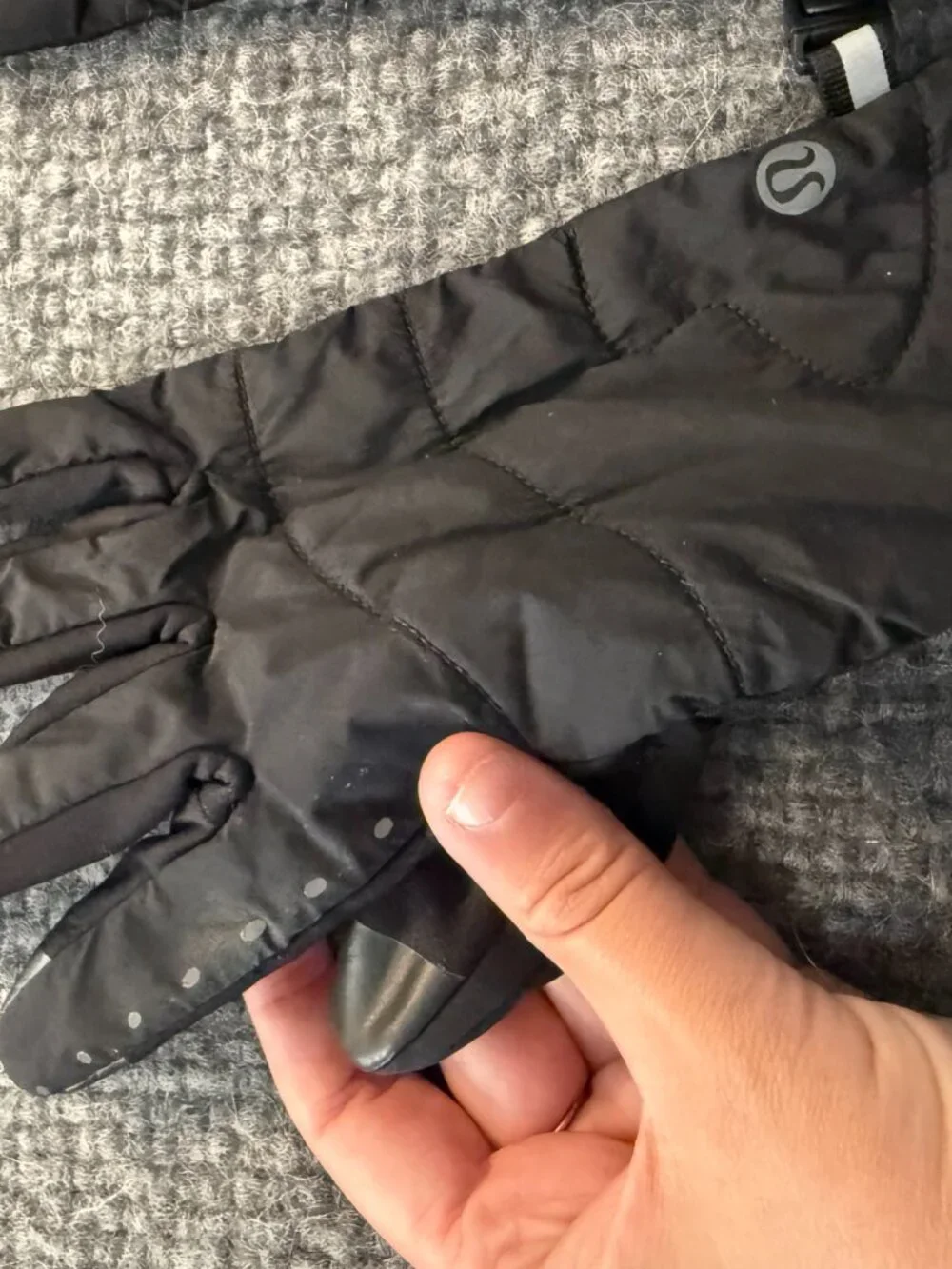 Lululemon Women's Primaloft Run for It All Gloves XS/S